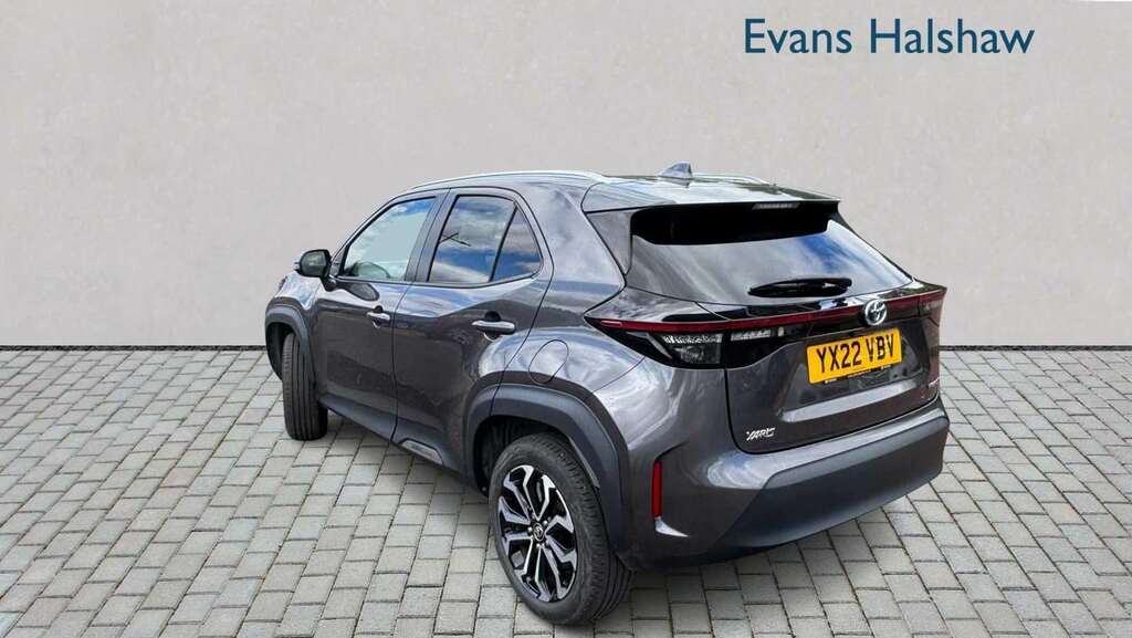 Toyota Yaris Cross 1.5 Hybrid Design Cvt 2022 Grey #3