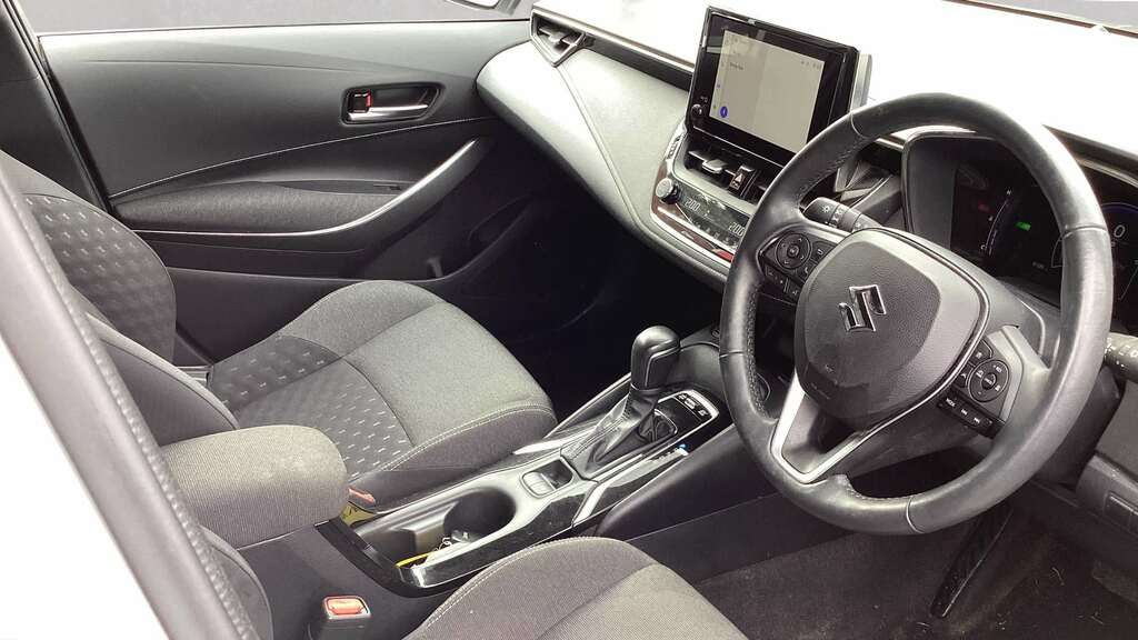 Suzuki Swace 1.8 Hybrid Motion Cvt 2023 White #4