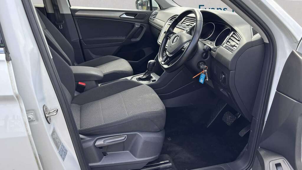 Volkswagen Tiguan Allspace 1.5 Tsi Evo Match Dsg 2021 White #2