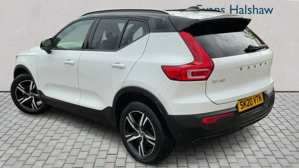 Volvo XC40 1.5 T3 163 R Design 2020 White #2