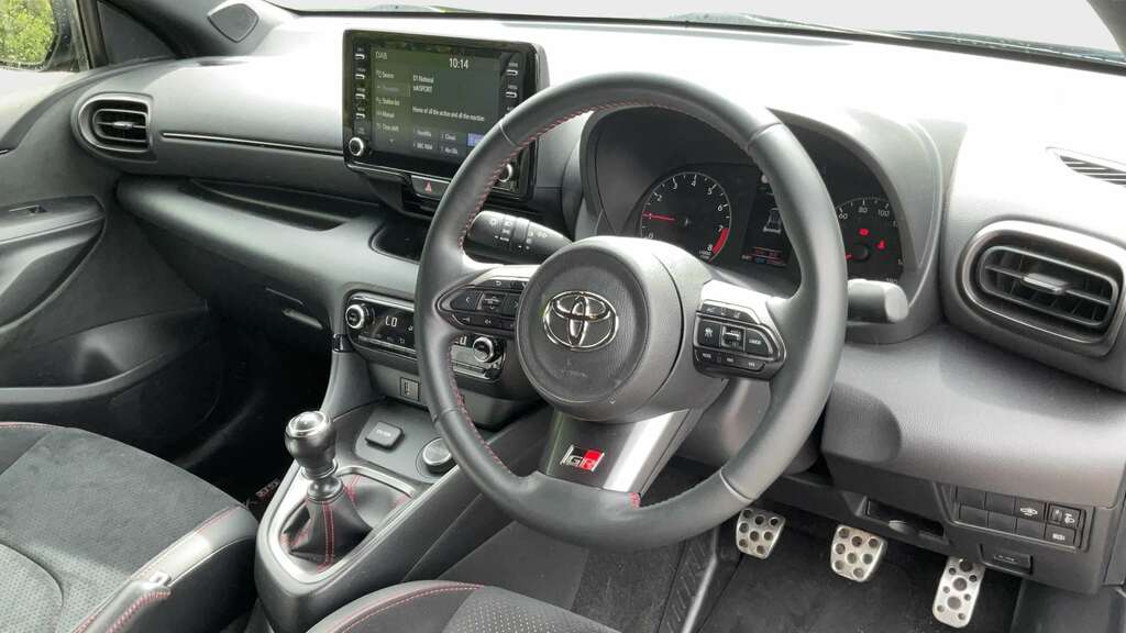 Toyota Yaris Icon White #8