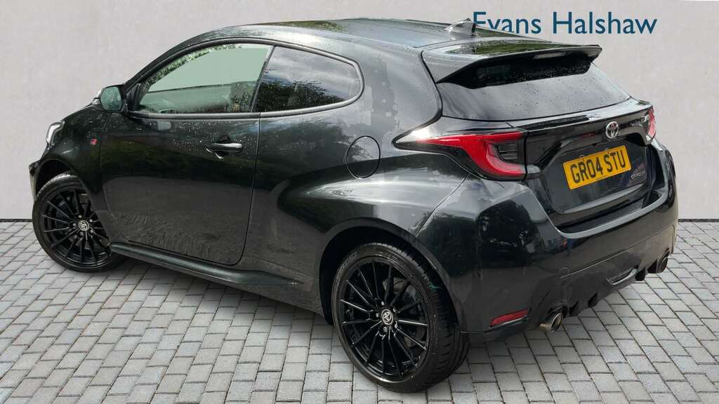 Toyota Yaris 1.6 Awd 2021 Black #2