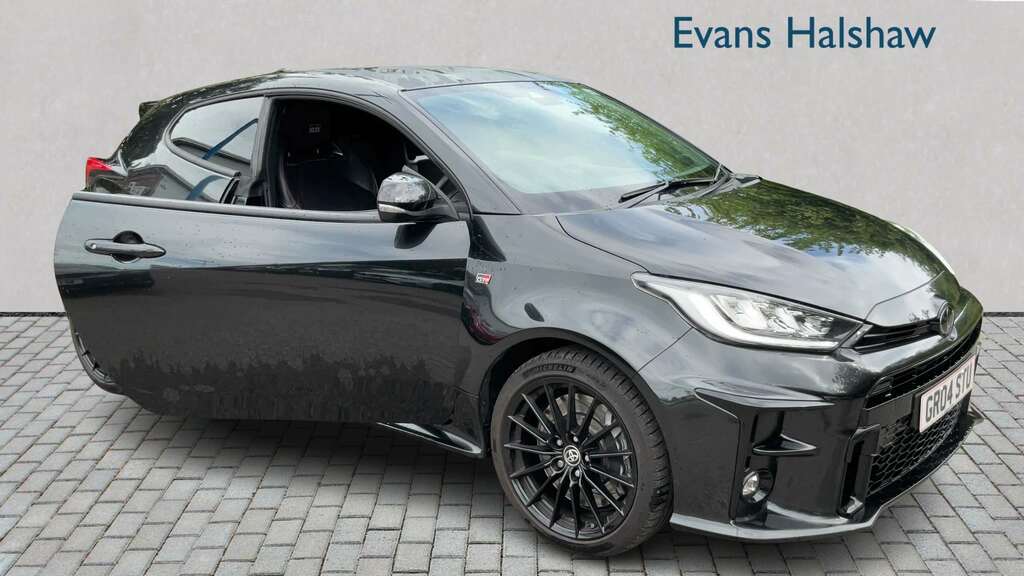 Toyota Yaris Icon White #18