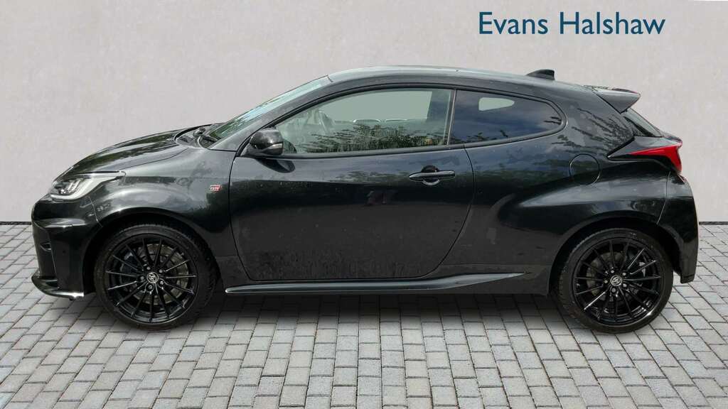 Toyota Yaris 1.6 Awd 2021 Black #3