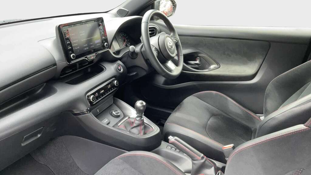 Toyota Yaris Icon White #13