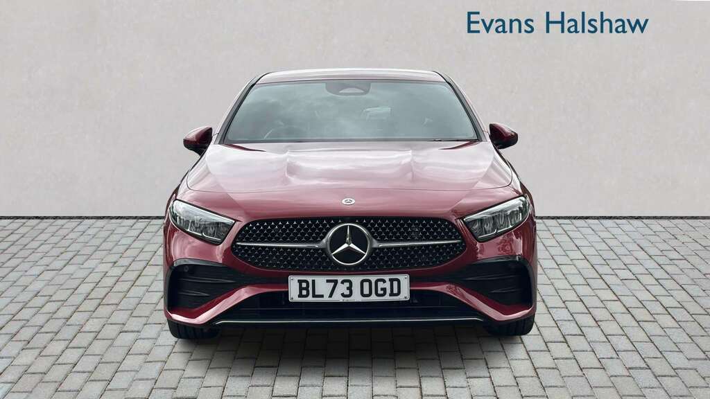 Mercedes-Benz A Class A180 Amg Line Premium Plus Night Edition White #2
