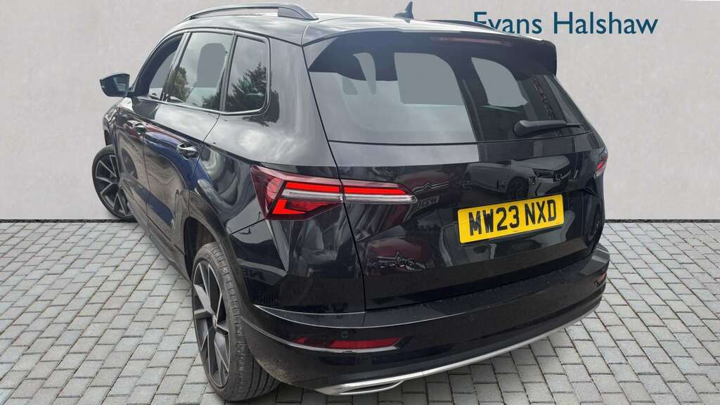 Skoda Karoq 1.5 Tsi Sportline Dsg 2023 Black #2