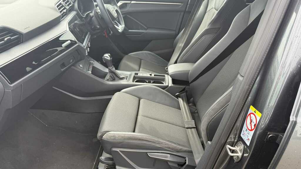 Audi Q3 35 Tfsi Black Edition Comfortsound Pack Black #9