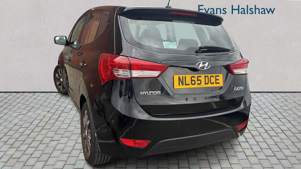 Hyundai Ix20 1.6 Crdi Blue Drive Se 2015 Black #2