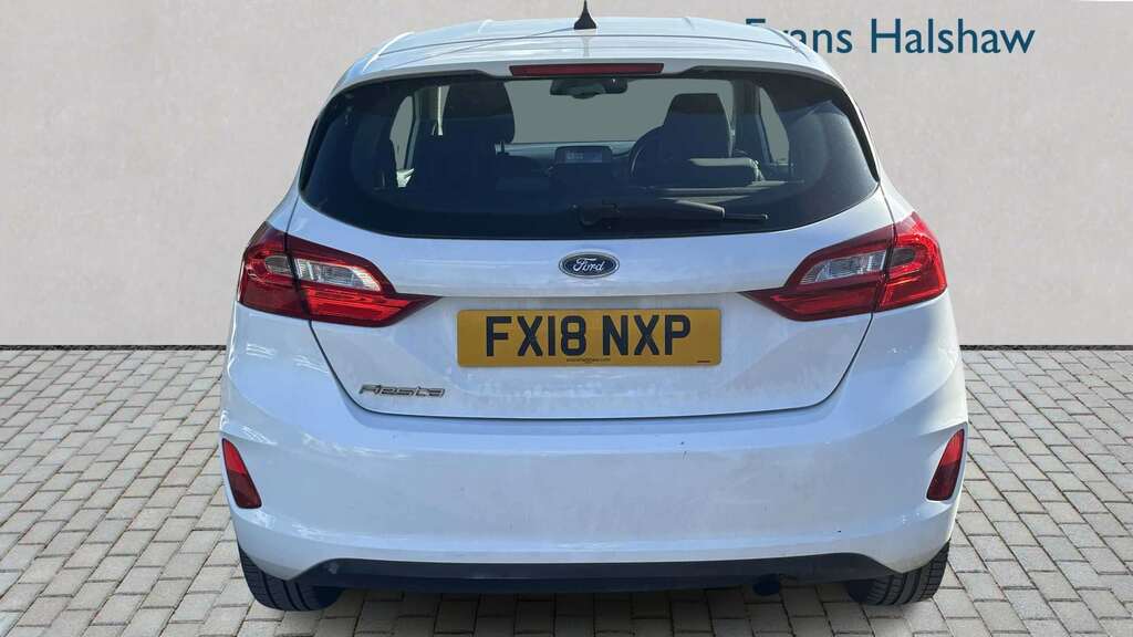 Ford Fiesta 1.1 Zetec 2018 White #4