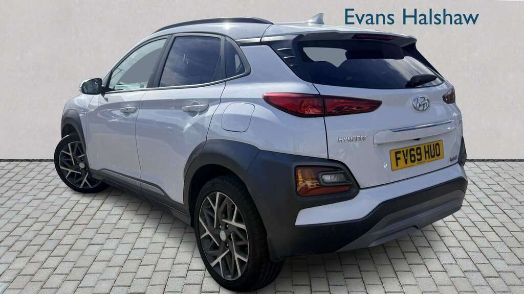 Hyundai Kona 1.6 Gdi Hybrid Premium Se Dct 2019 White #2