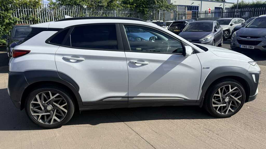 Hyundai Kona 1.6 Gdi Hybrid Premium Se Dct 2019 White #4