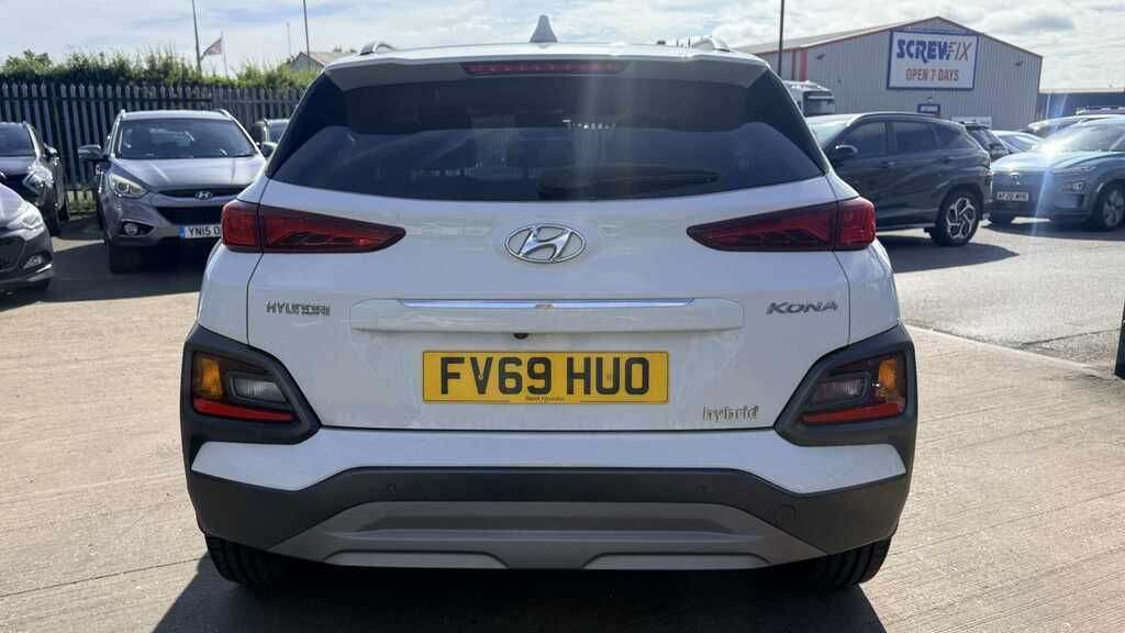 Hyundai Kona 1.6 Gdi Hybrid Premium Se Dct 2019 White #5
