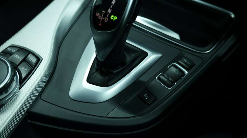 BMW 3 Series 2.0 320D Ed Plus 161 Bhp Blue #16