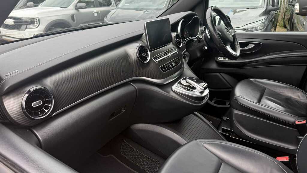 Mercedes-Benz V Class V300 D Amg Line 9G-tronic Long 2020 Black #3