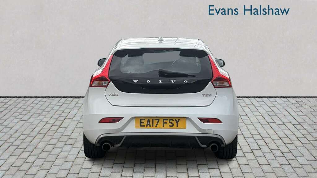 Volvo V40 T2 122 R Design 2017 White #4