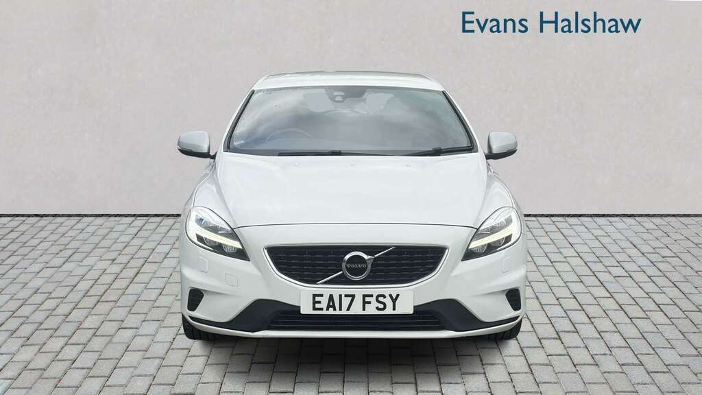 Volvo V40 T2 122 R Design 2017 White #2