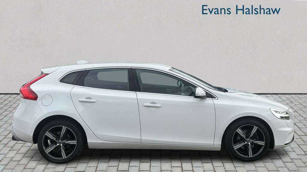 Volvo V40 T2 122 R Design 2017 White #3