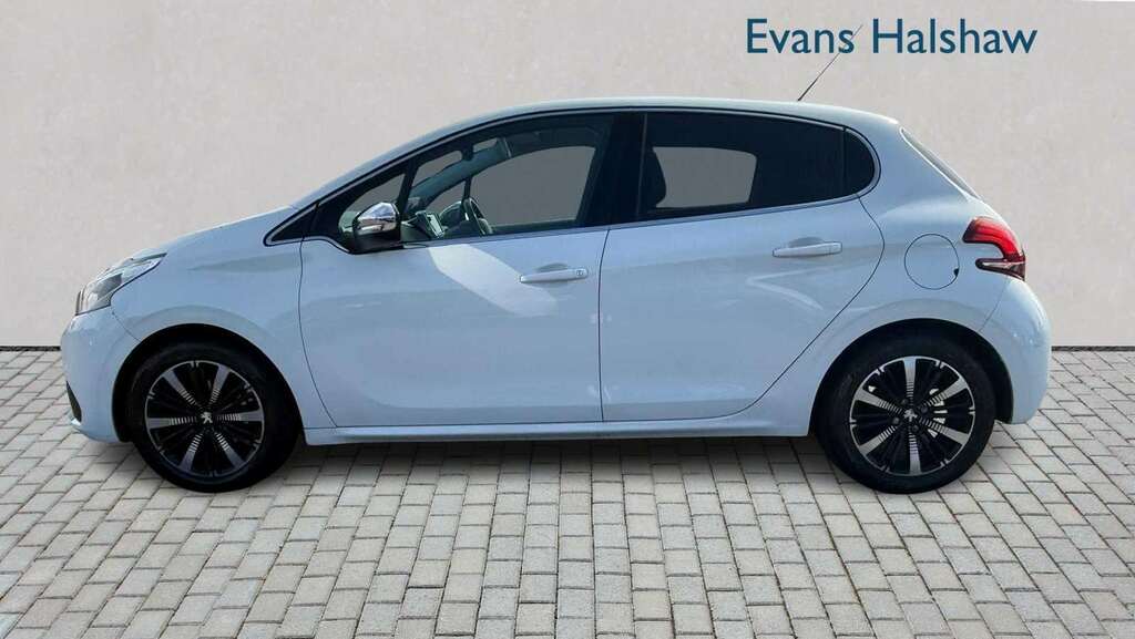 Peugeot 208 1.2 Puretech Allure Premium 2017 White #5
