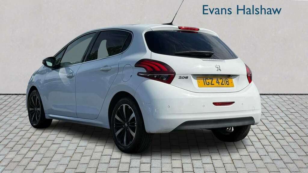 Peugeot 208 1.2 Puretech Allure Premium 2017 White #2
