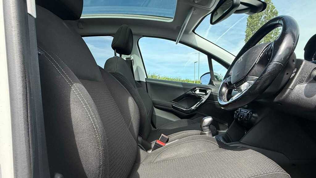 Peugeot 208 1.2 Puretech Allure Premium 2017 White #3