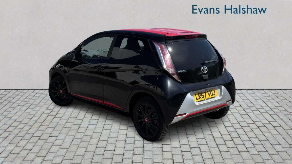 Toyota Aygo 1.0 Vvt-i X-press X-shift 2017 Black #2