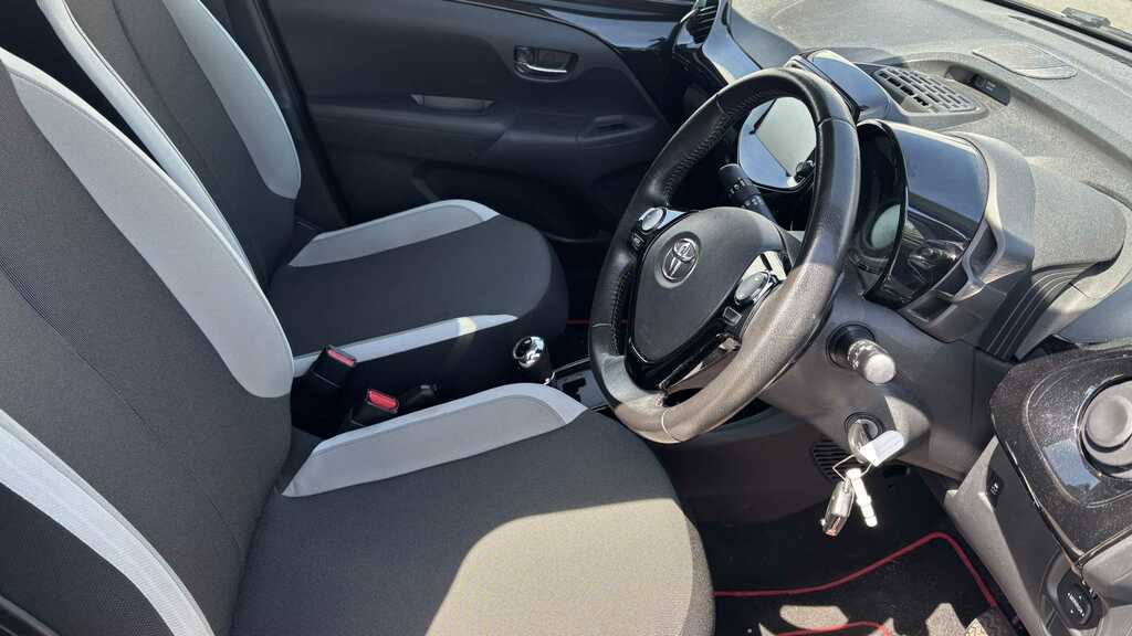 Toyota Aygo Hatchback 1.0 White #7