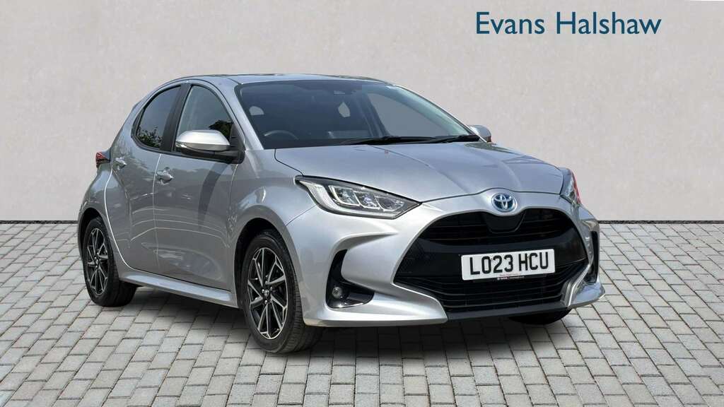 Toyota Yaris 1.5 Hybrid Design Cvt 2023 Grey