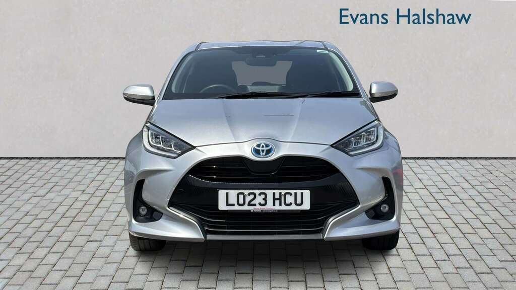 Toyota Yaris 1.5 Hybrid Design Cvt 2023 Grey #3