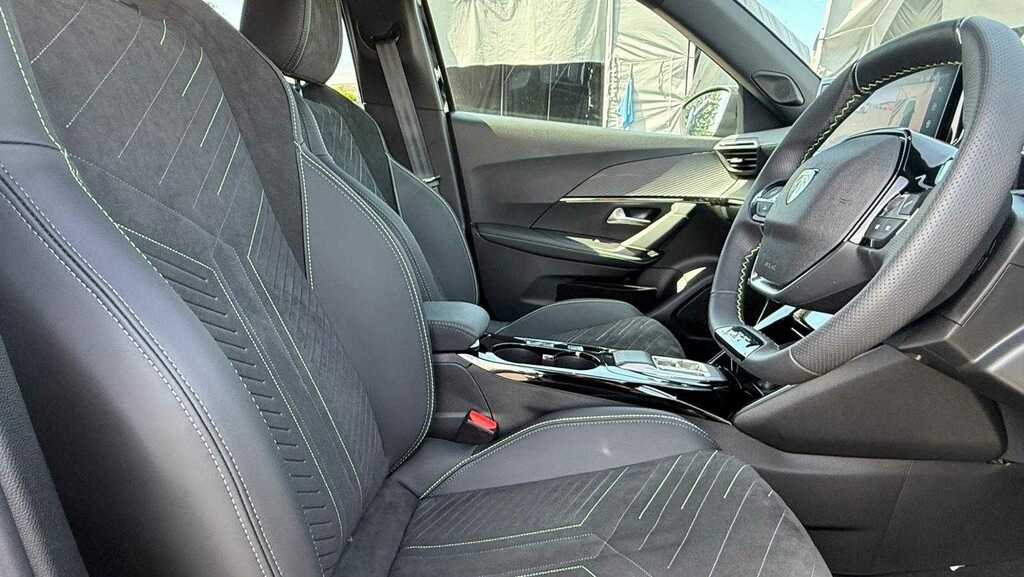 Peugeot 2008 1.2 Puretech 130 Gt Premium Eat8 2026 Black #3
