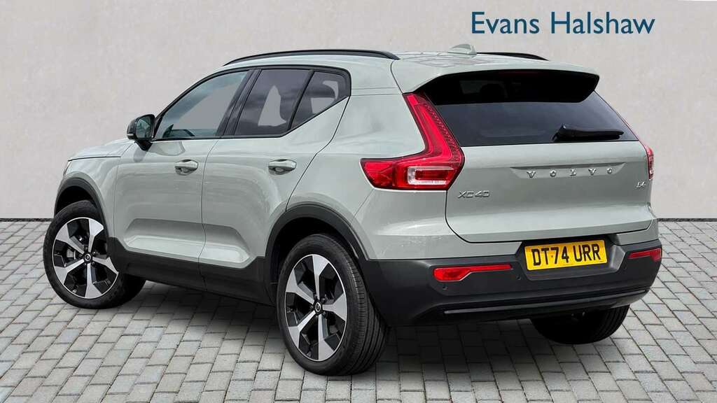Volvo XC40 2.0 B4p Plus Dark 2025 Green #2
