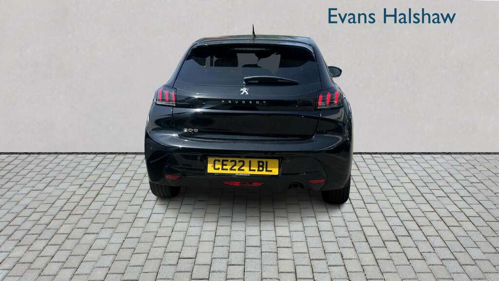 Peugeot 208 1.2 Puretech 100 Allure Premium 2022 Black #4