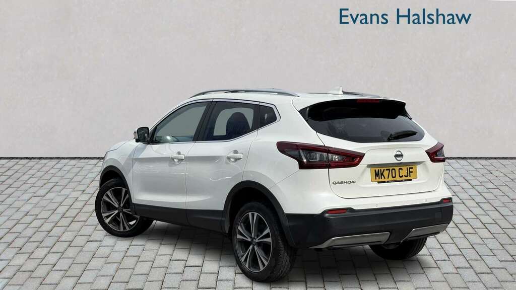 Nissan Qashqai 1.3 Dig-t 160 157 N-connecta Dct Glass Roof White