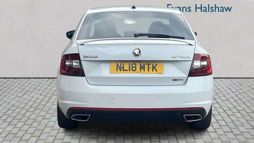 Skoda Octavia 2.0 Tsi Vrs 2018 White #3