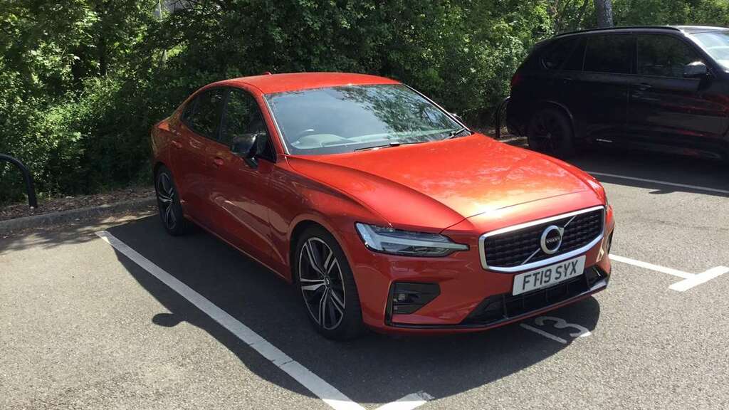 Volvo S60 2.0 T5 R Design Edition 2019 Red #4