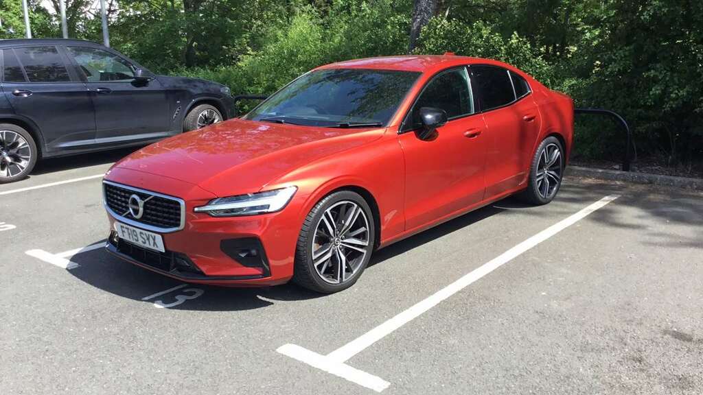 Volvo S60 2.0 T5 R Design Edition 2019 Red