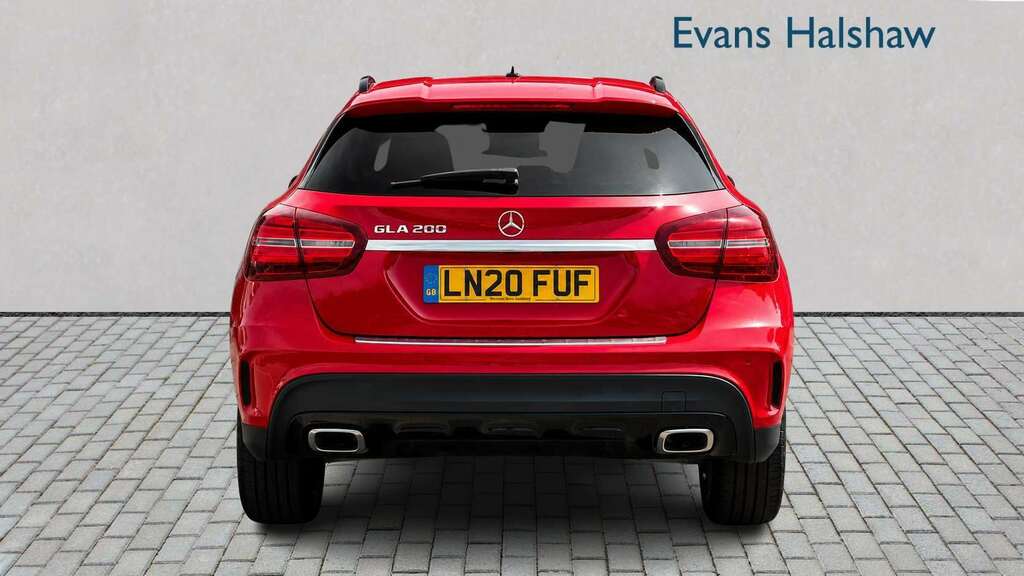 Mercedes-Benz GLA Class Gla 200 Sport Red #4