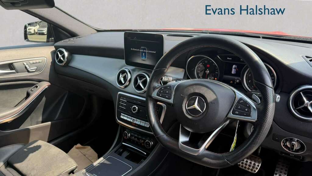 Mercedes-Benz GLA Class Gla 200 Sport Red #5