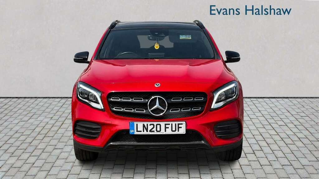 Mercedes-Benz GLA Class Gla 200 Sport Red #3