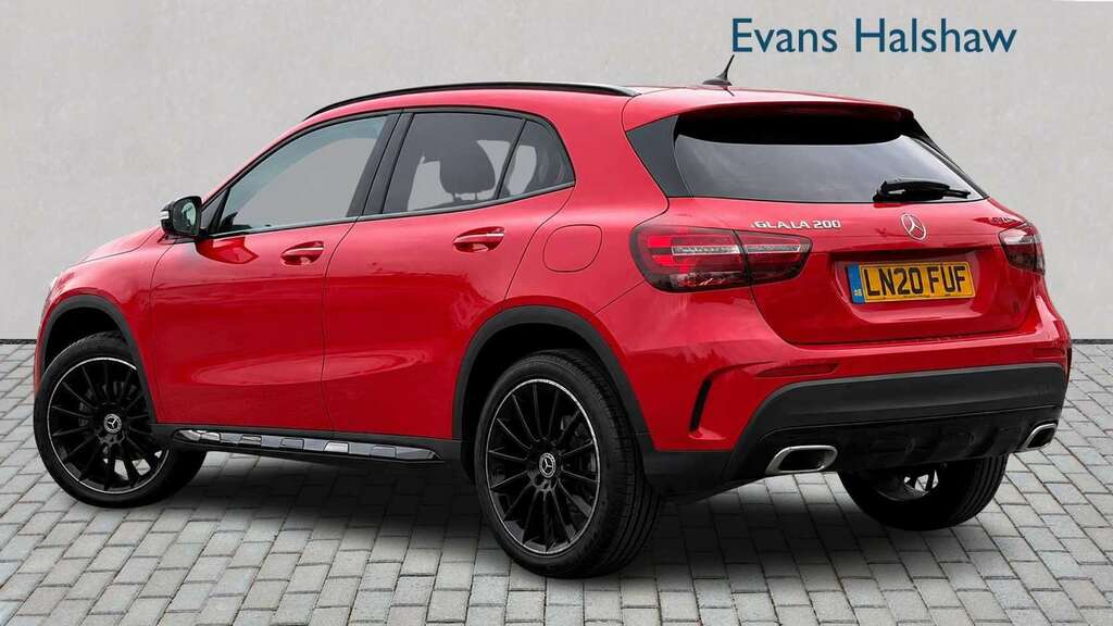 Mercedes-Benz GLA Class Gla 200 Sport Red #2