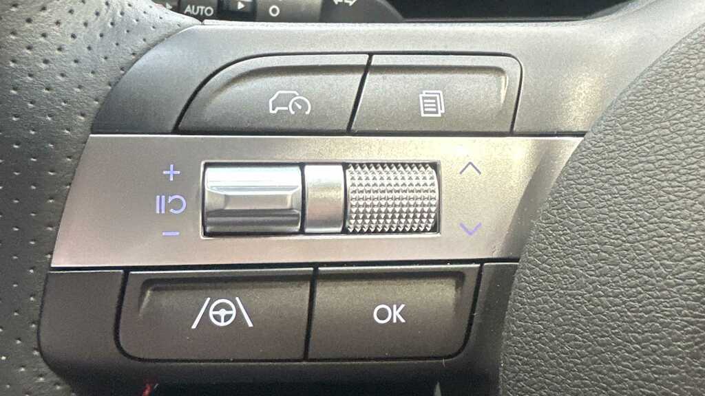 Hyundai Kona Advance White #16