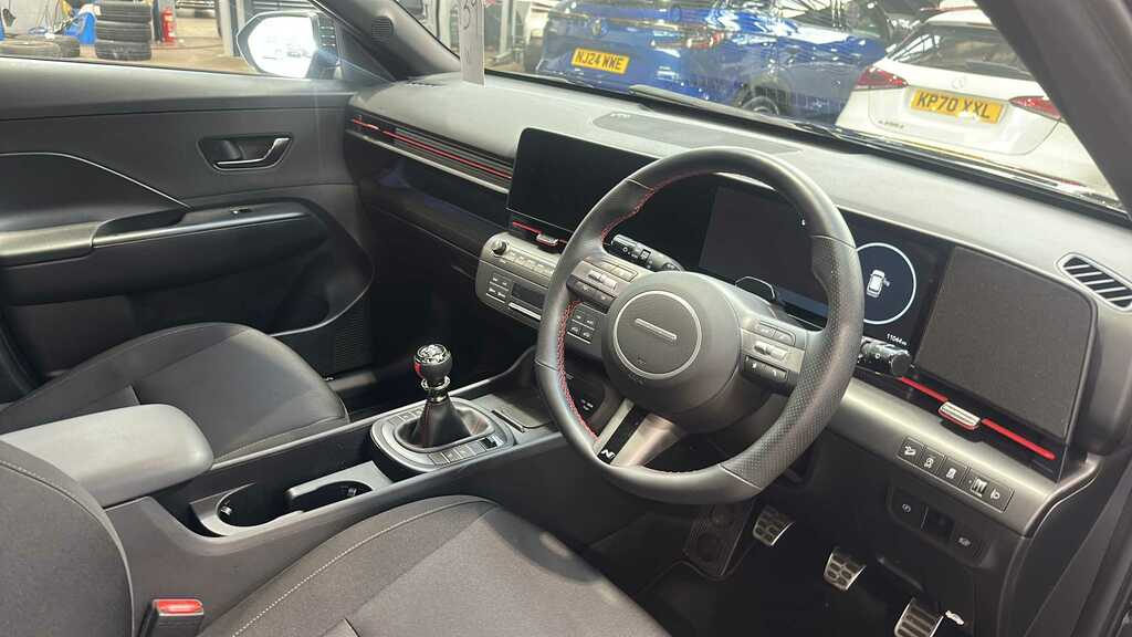 Hyundai Kona Advance White #8
