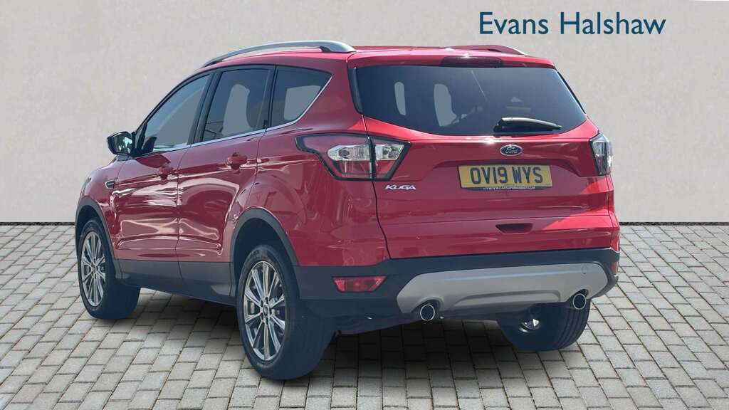 Ford Kuga 1.5 Ecoboost Titanium Edition 2Wd 2019 Red #2