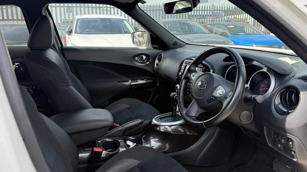 Nissan Juke Hatchback Black #12