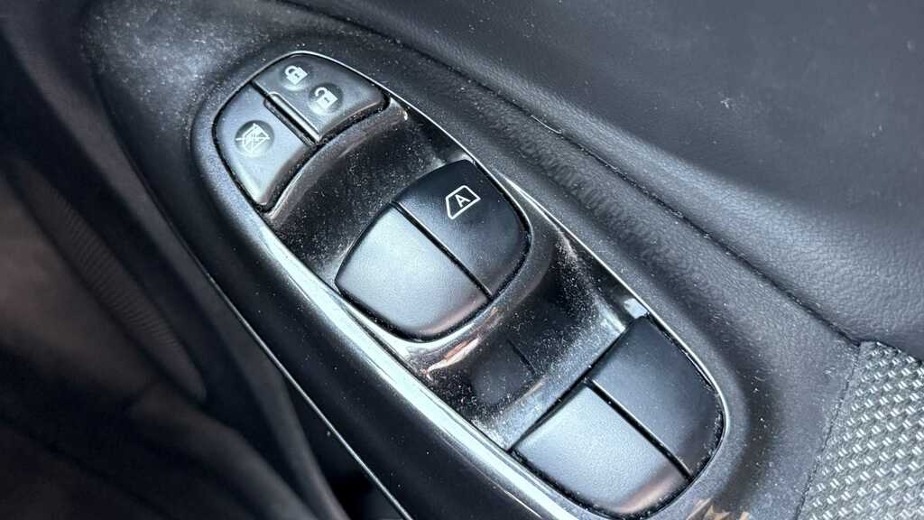 Nissan Juke Hatchback Black #20