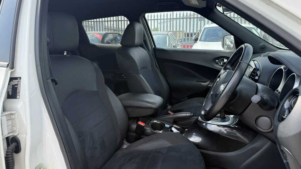 Nissan Juke Hatchback Black #13