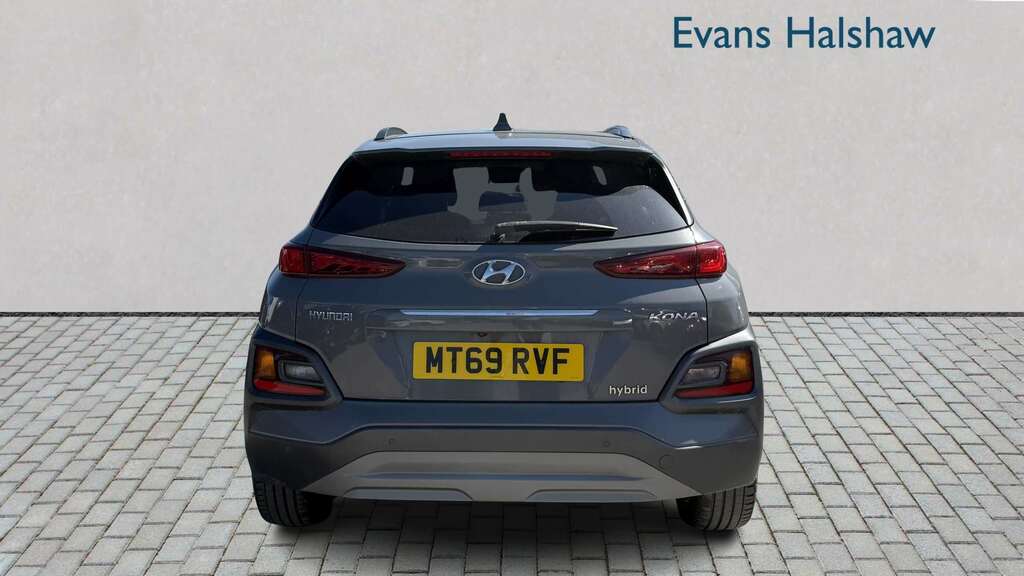 Hyundai Kona Hatchback Red #7