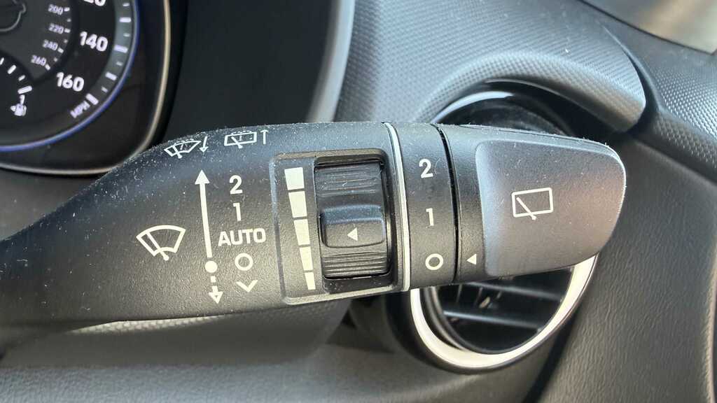 Hyundai Kona Hatchback Red #17