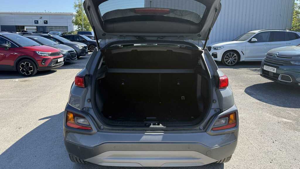 Hyundai Kona Hatchback Red #8