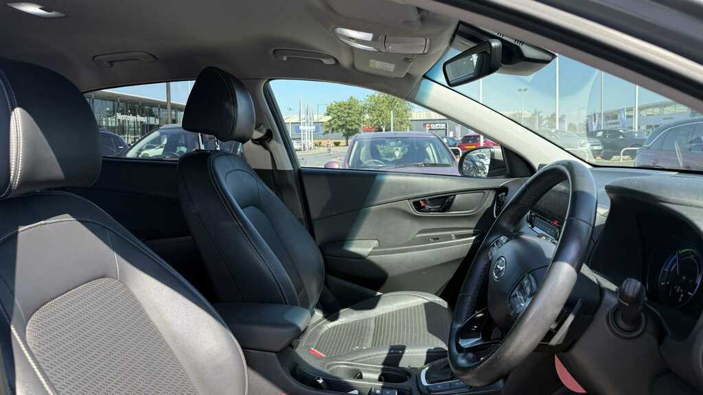 Hyundai Kona Hatchback Red #13